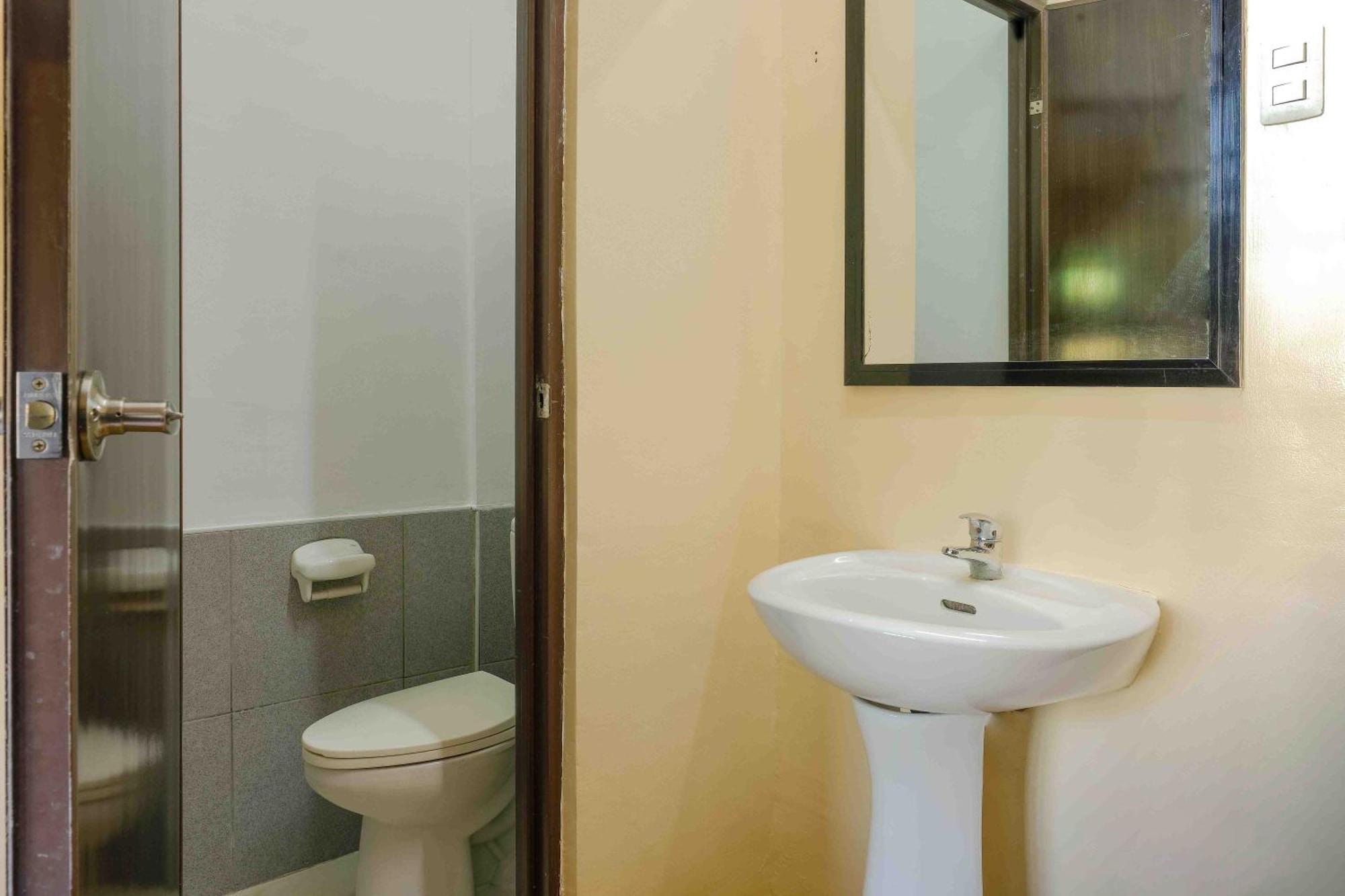 מנילה Monchere Dormitory מראה חיצוני תמונה